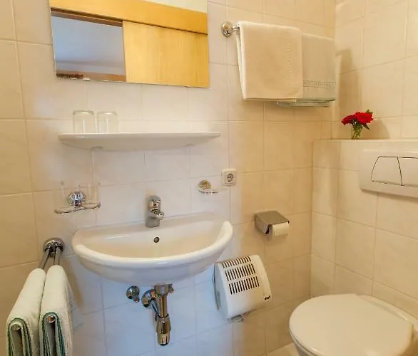 Gaestehaus Elisabeth Bed & Breakfast 3*